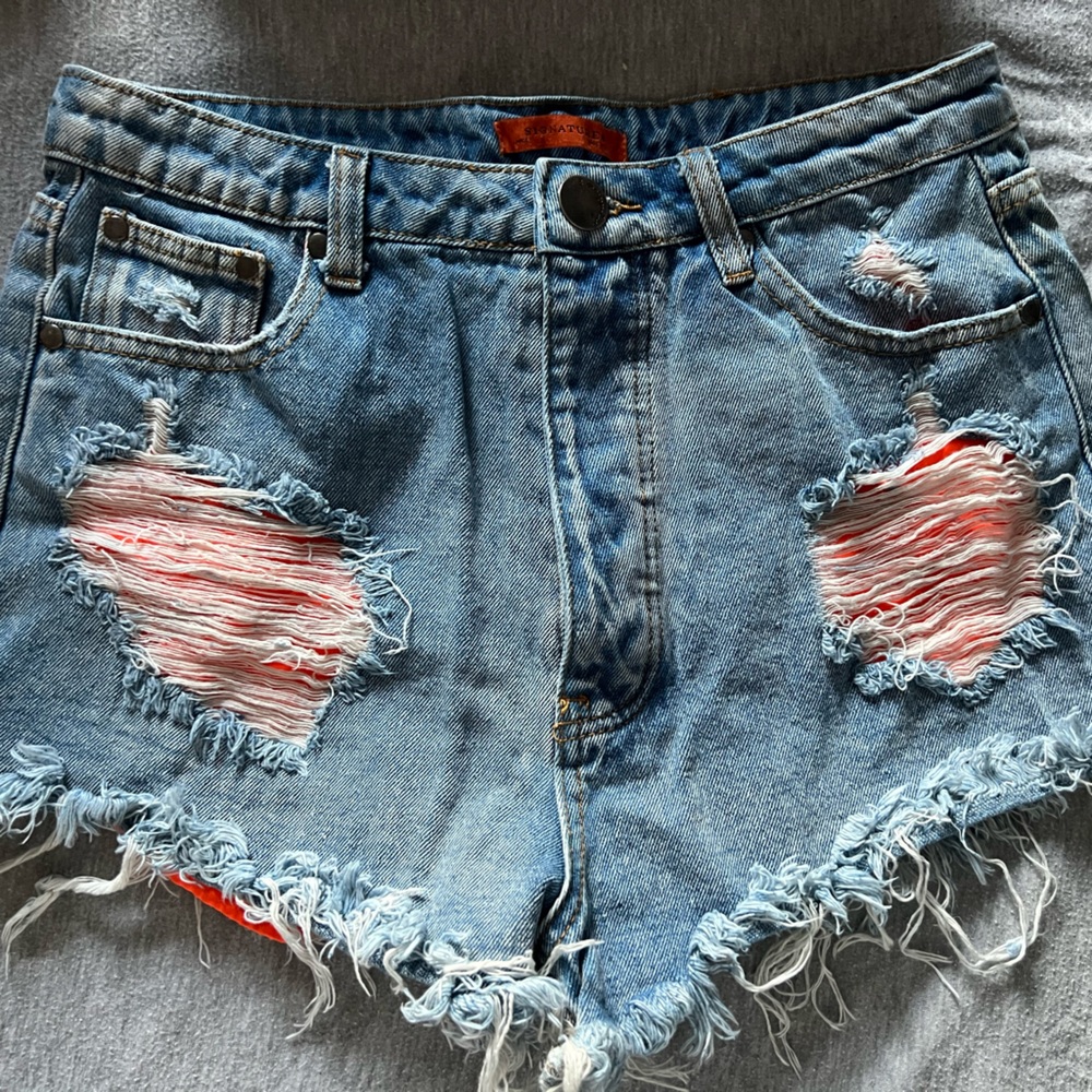 Jean shorts with orange pocket accents